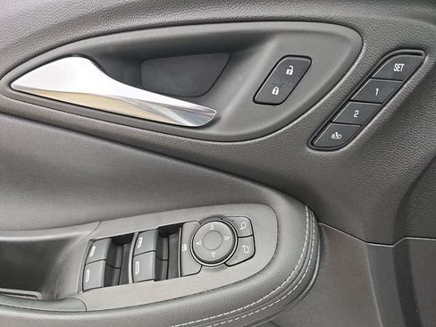 Used 2023 Buick Encore GX Essence w/ Experience Buick Package FWD image 24