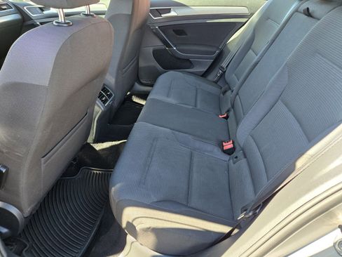 Used 2016 Volkswagen Golf S image 8