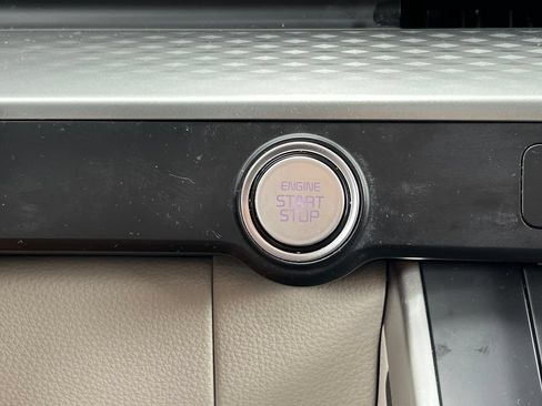 Used 2023 Kia Carnival LX FWD image 33