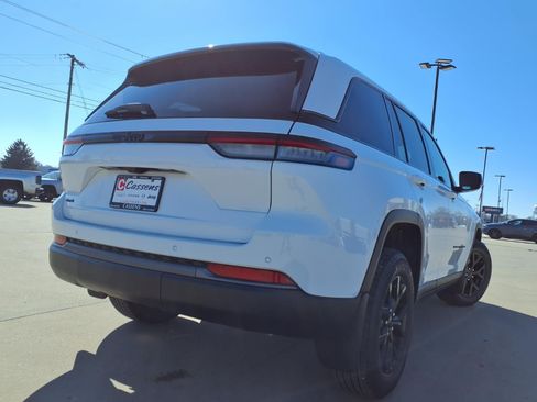 New 2026 Jeep Grand Cherokee Altitude AWD/4WD image 29