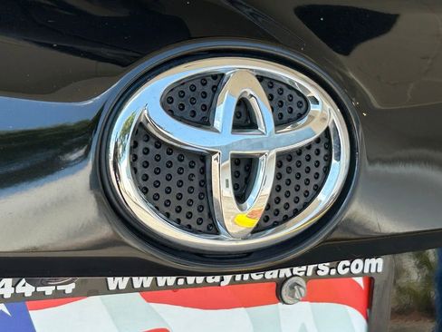 Used 2018 Toyota RAV4 LE FWD image 20