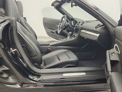 Used 2019 Porsche 718 Boxster RWD image 35