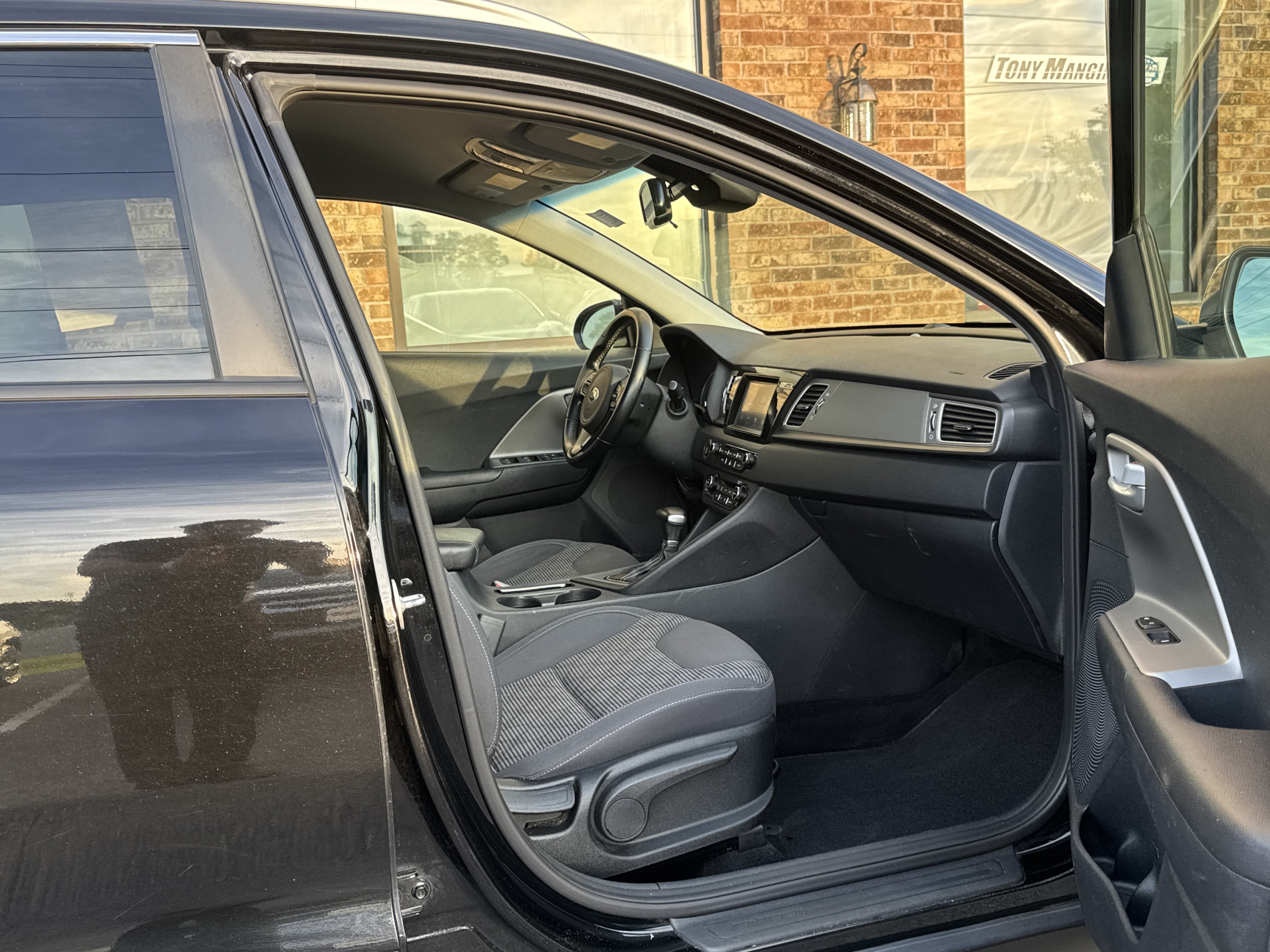 Used 2019 Kia Niro LX FWD image 8