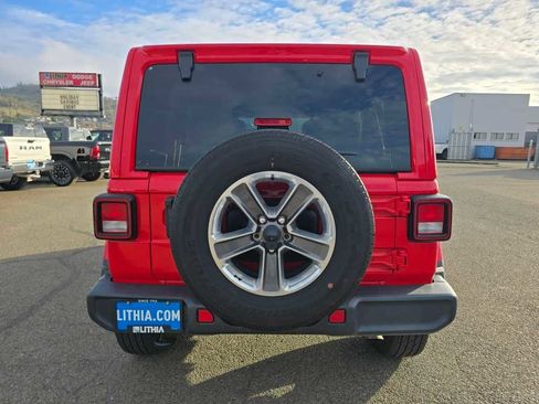 Used 2023 Jeep Wrangler Sahara image 4