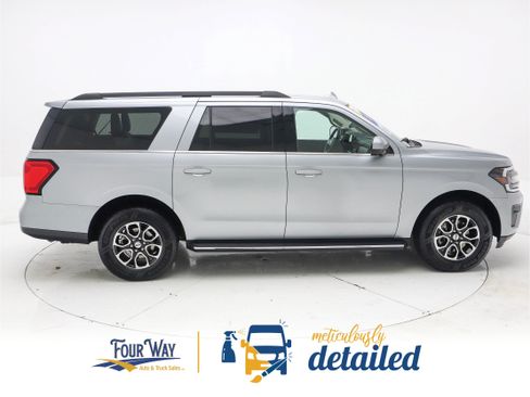 Used 2023 Ford Expedition Max XLT image 2