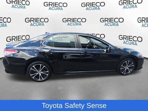 Used 2019 Toyota Camry SE FWD image 8