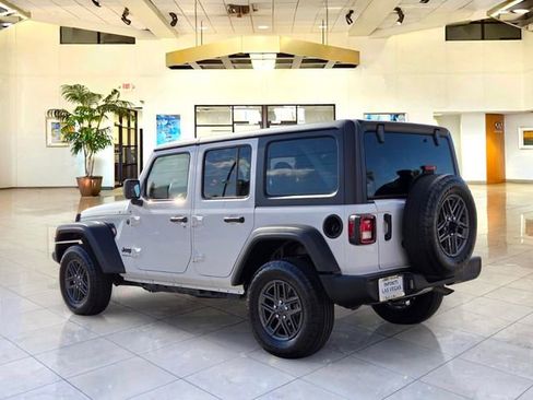 Used 2025 Jeep Wrangler Unlimited Sport AWD/4WD image 7