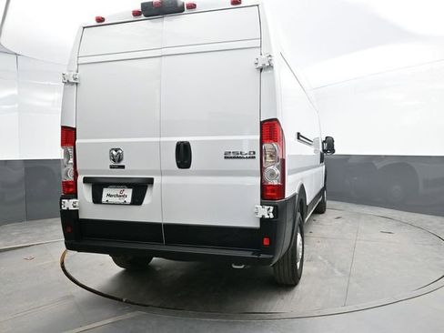 Used 2024 RAM ProMaster 2500 w/ Convenience Group FWD image 6