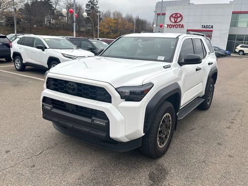 Used 2025 Toyota 4Runner TRD Off-Road image 3