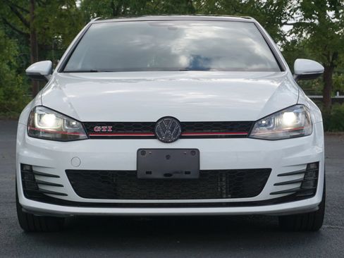 Used 2017 Volkswagen GTI SE FWD image 2