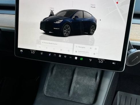 Used 2025 Tesla Model Y Long Range RWD image 23