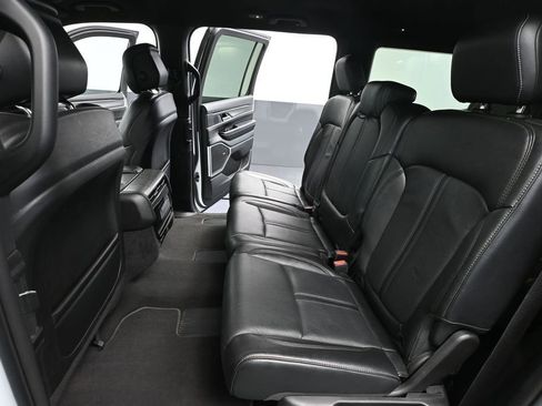 Used 2023 Jeep Wagoneer Series II AWD/4WD image 37