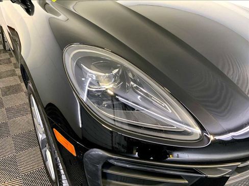 Certified 2024 Porsche Macan image 12