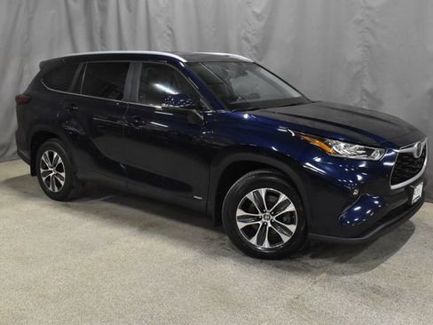 Used 2024 Toyota Highlander XLE image 4