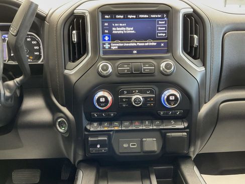 Used 2022 GMC Sierra 3500 AT4 w/ AT4 Premium Plus Package AWD/4WD image 17