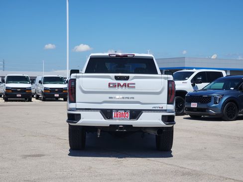 Used 2025 GMC Sierra 2500 AT4 AWD/4WD image 6