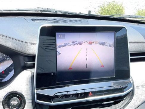 Used 2022 Jeep Compass Latitude FWD image 21