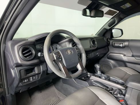 Used 2019 Toyota Tacoma TRD Off-Road image 3