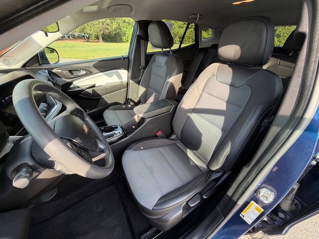 Used 2024 Chevrolet Trax LT FWD image 12