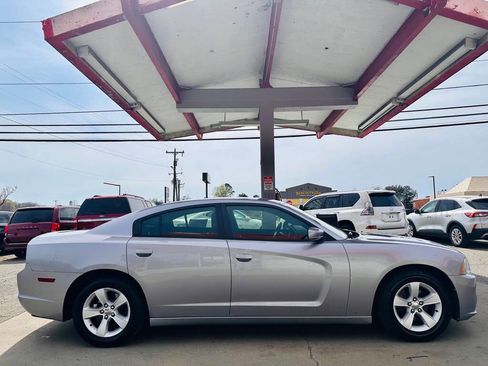 Used 2014 Dodge Charger SE image 4