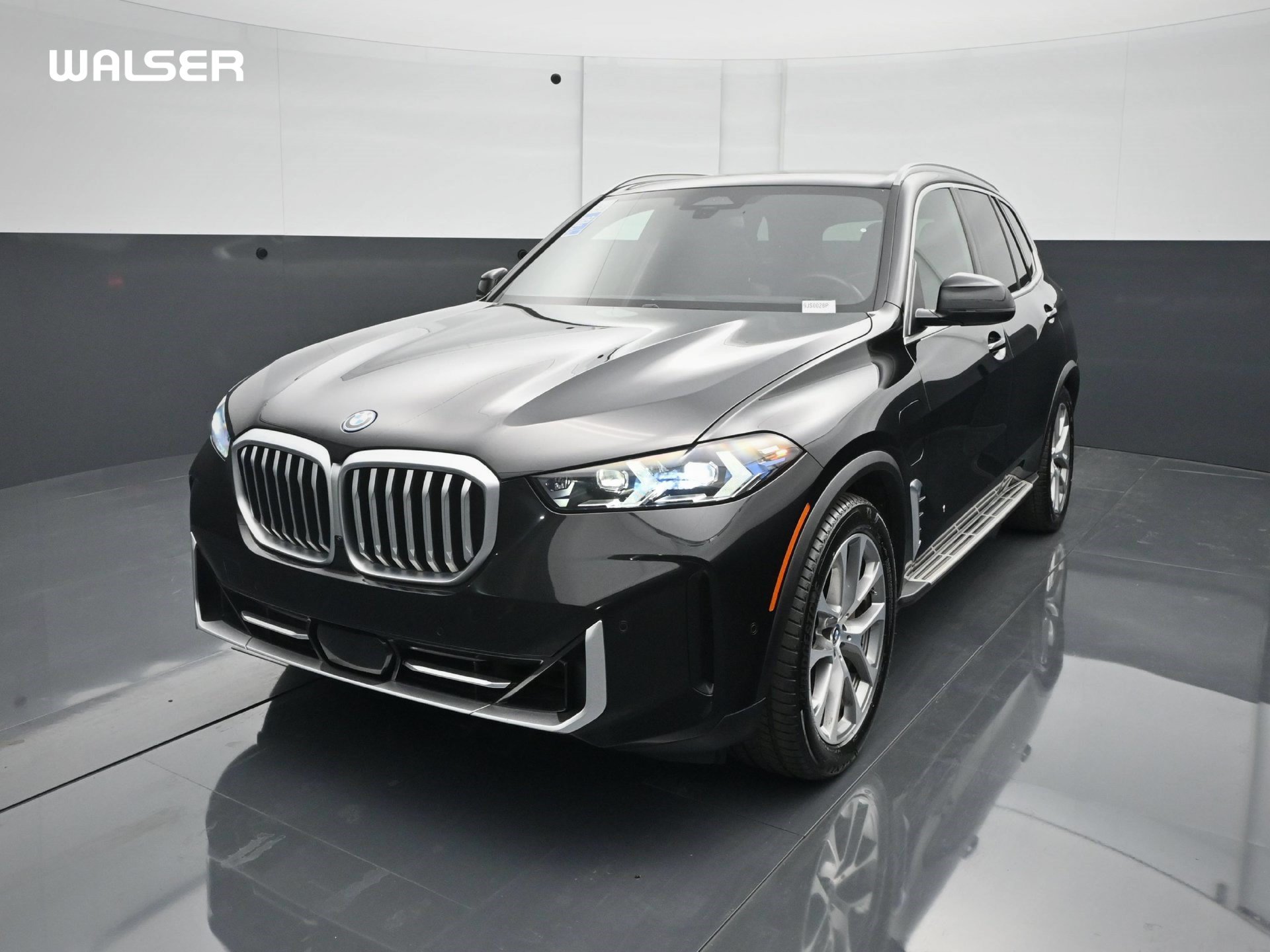 Used 2025 BMW X5 xDrive50e AWD/4WD image 1