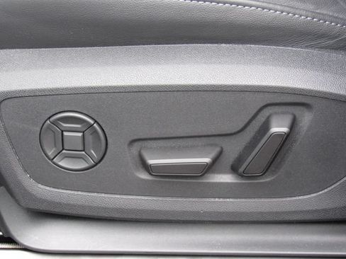 Used 2025 Audi Q6 e-tron Prestige AWD/4WD image 14