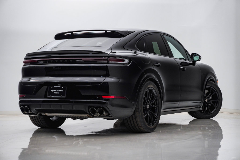 Certified 2025 Porsche Cayenne Turbo AWD/4WD image 11