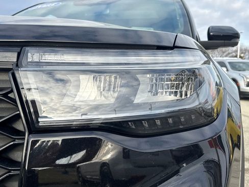 Used 2025 Ford Explorer ST-Line w/ Premium Package image 11