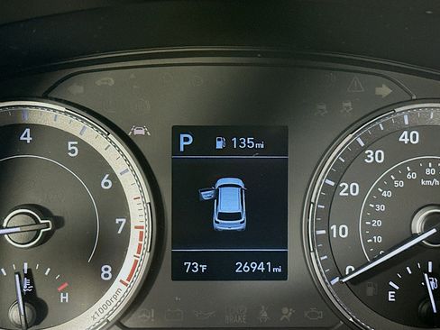 Used 2022 Hyundai Venue Limited image 19