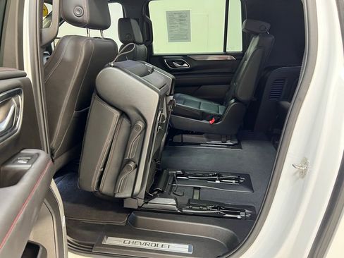 Used 2022 Chevrolet Suburban RST w/ Sport Performance Package image 26