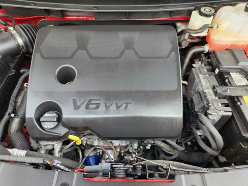 Used 2023 Chevrolet Traverse LT FWD image 18