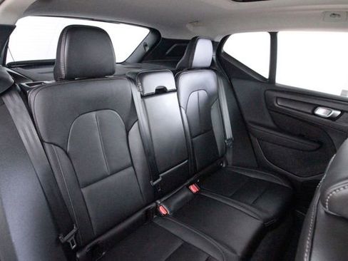 Certified 2025 Volvo XC40 B5 Plus image 21