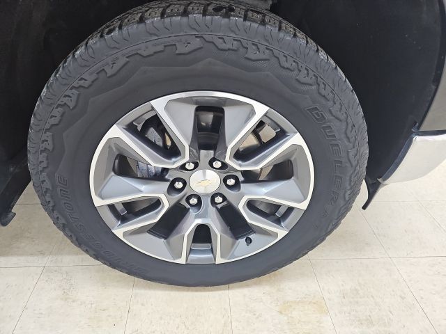 Used 2023 Chevrolet Silverado 1500 LT AWD/4WD image 8