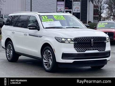 Used 2025 Lincoln Navigator Reserve image 1