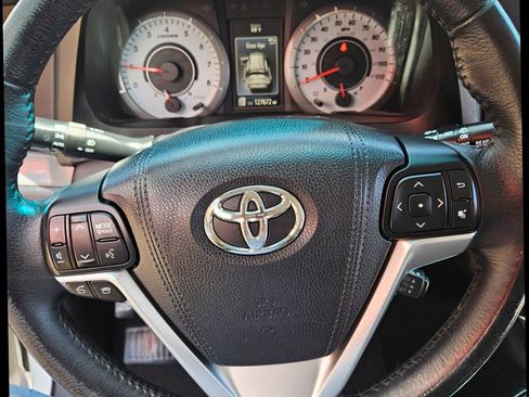 Used 2017 Toyota Sienna SE image 17
