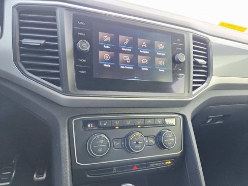 Used 2021 Volkswagen Atlas Cross Sport SE image 23