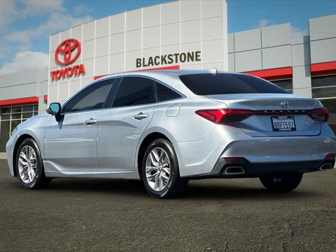 Used 2021 Toyota Avalon XLE FWD image 5