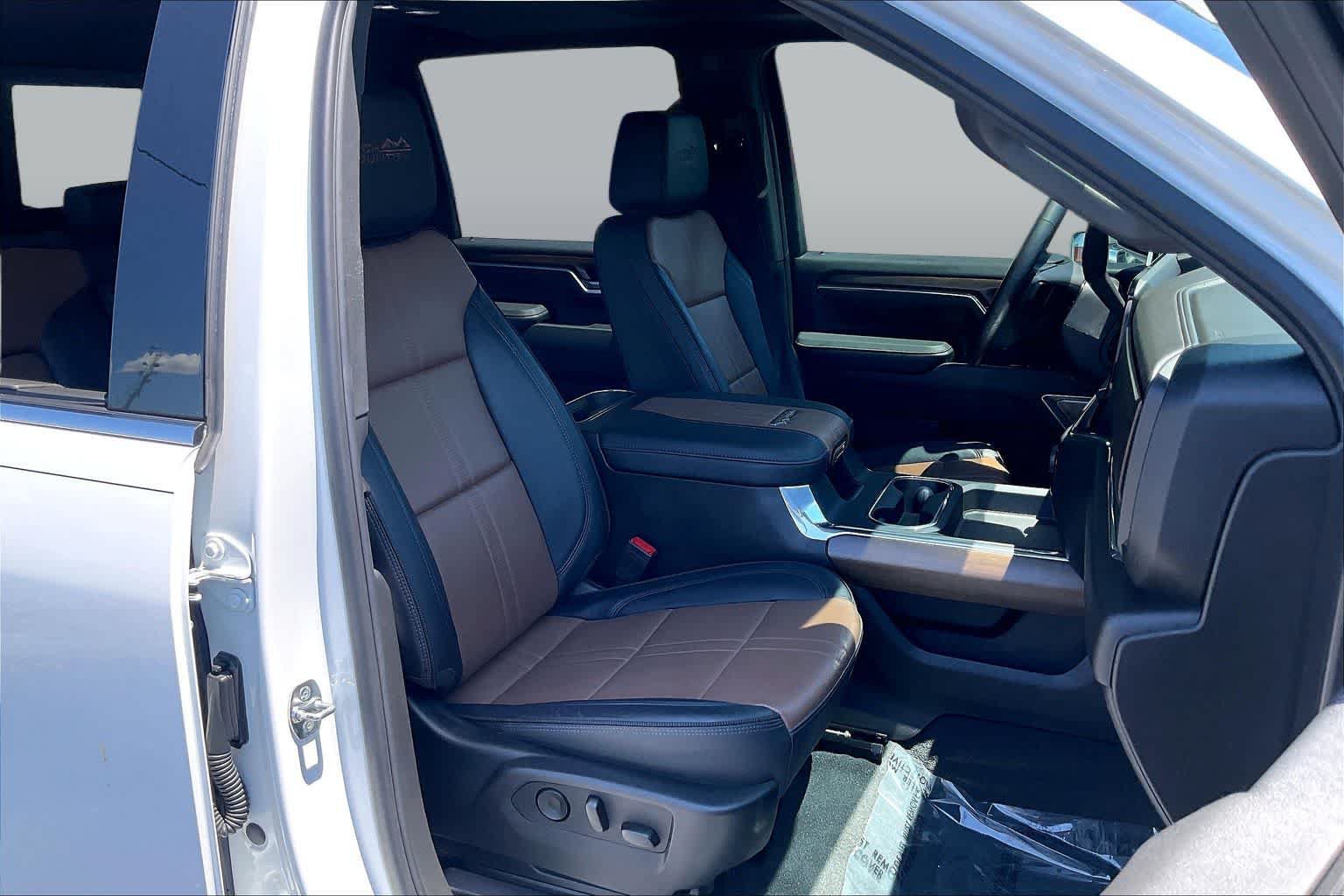 Used 2025 Chevrolet Silverado 2500 High Country w/ High Country Premium Package AWD/4WD image 8