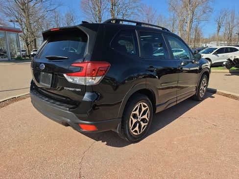 Used 2023 Subaru Forester Premium image 5
