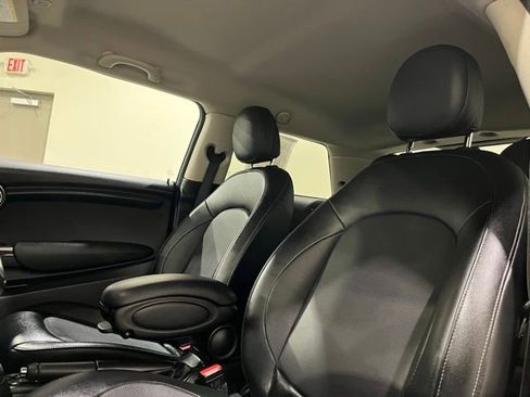 Used 2017 MINI Cooper 2-Door Hardtop image 15