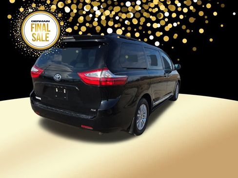 Used 2017 Toyota Sienna XLE image 6