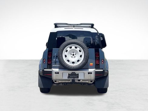 New 2025 Land Rover Defender 110 S image 9
