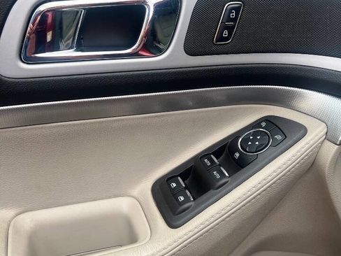 Used 2012 Ford Explorer XLT w/ Class III Trailer Tow Pkg image 13