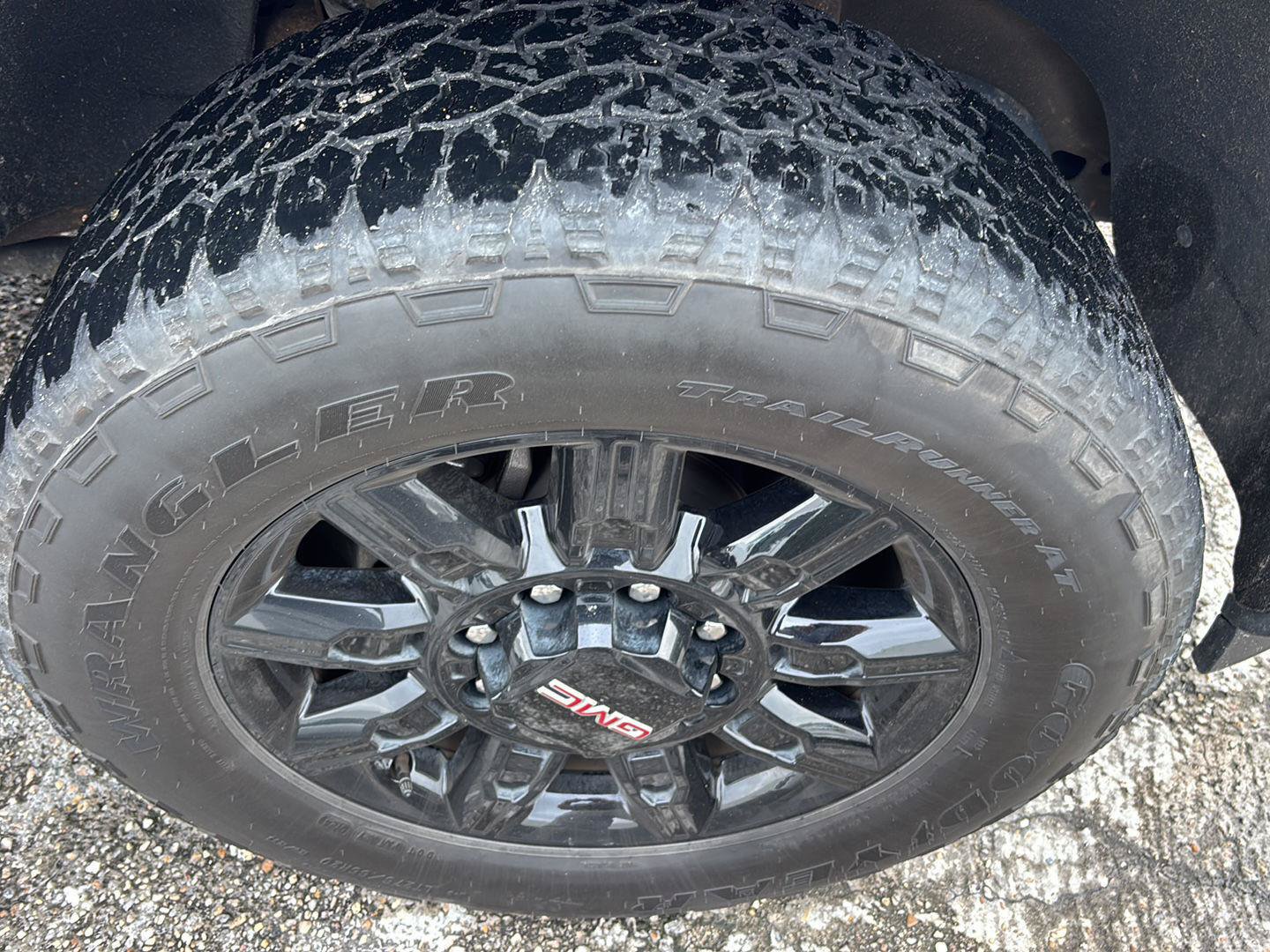 Used 2024 GMC Sierra 2500 AT4 w/ AT4 Premium Plus Package AWD/4WD image 9