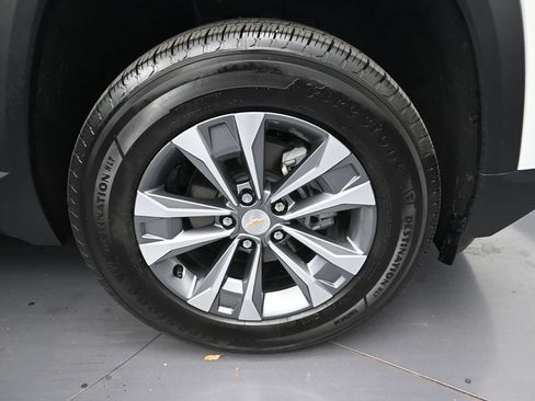 Used 2026 Chevrolet Equinox LT w/ Safety and Technology Package FWD image 9