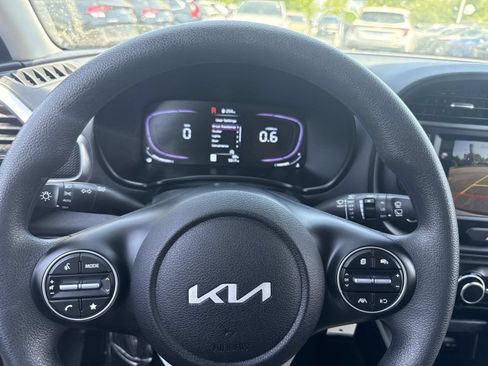 Used 2025 Kia Soul LX FWD image 26