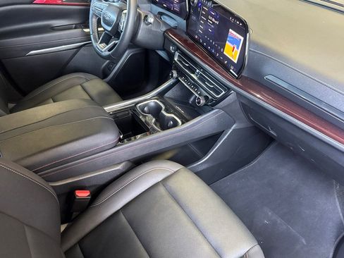 Used 2025 Chevrolet Traverse Z71 AWD/4WD image 20