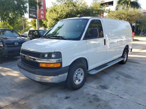 Used 2025 Chevrolet Express 2500 w/ Driver Convenience Package RWD image 3