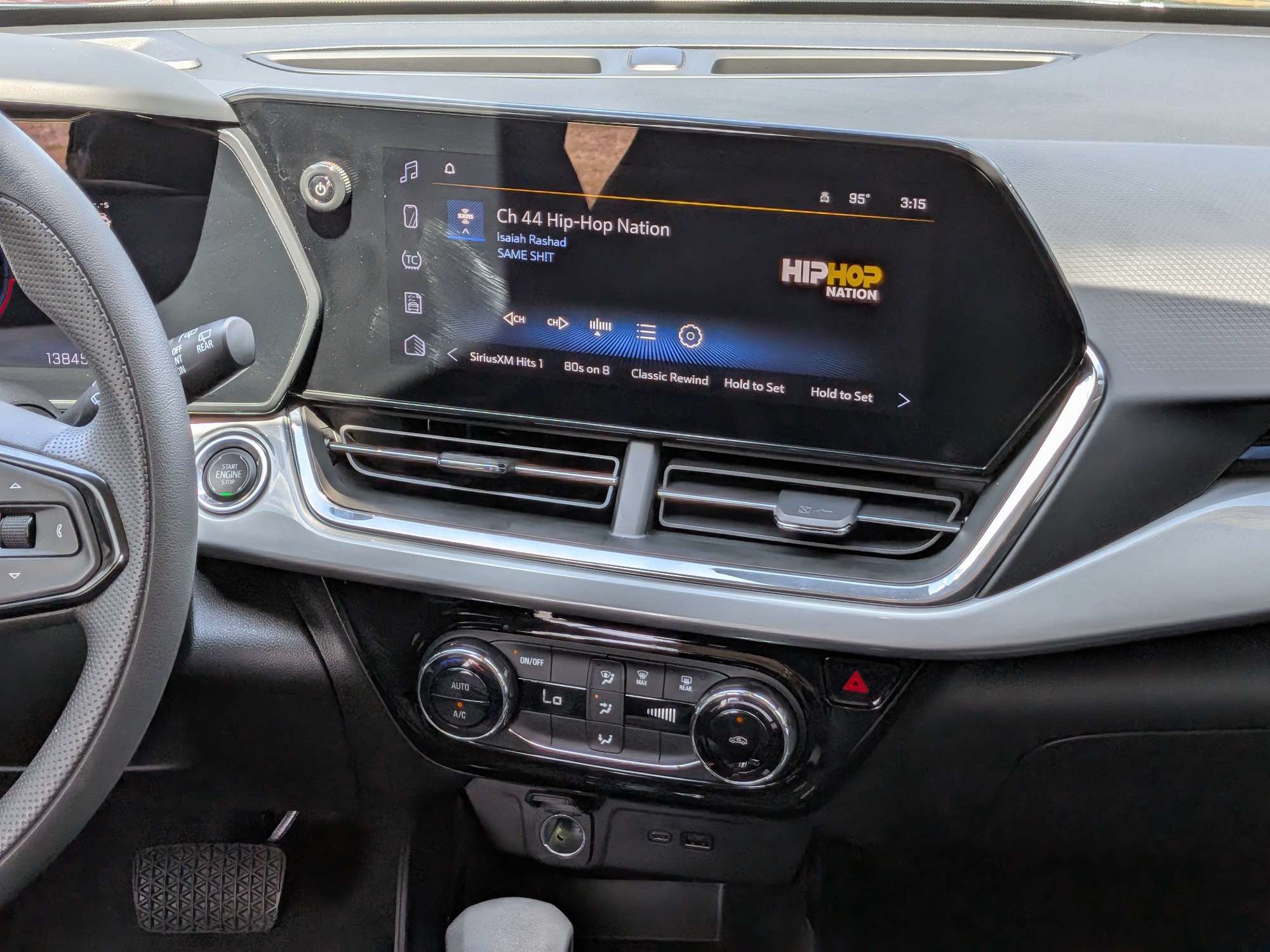 Used 2025 Chevrolet Trax LT FWD image 18