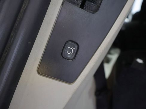 Used 2016 Dodge Grand Caravan SXT FWD image 20